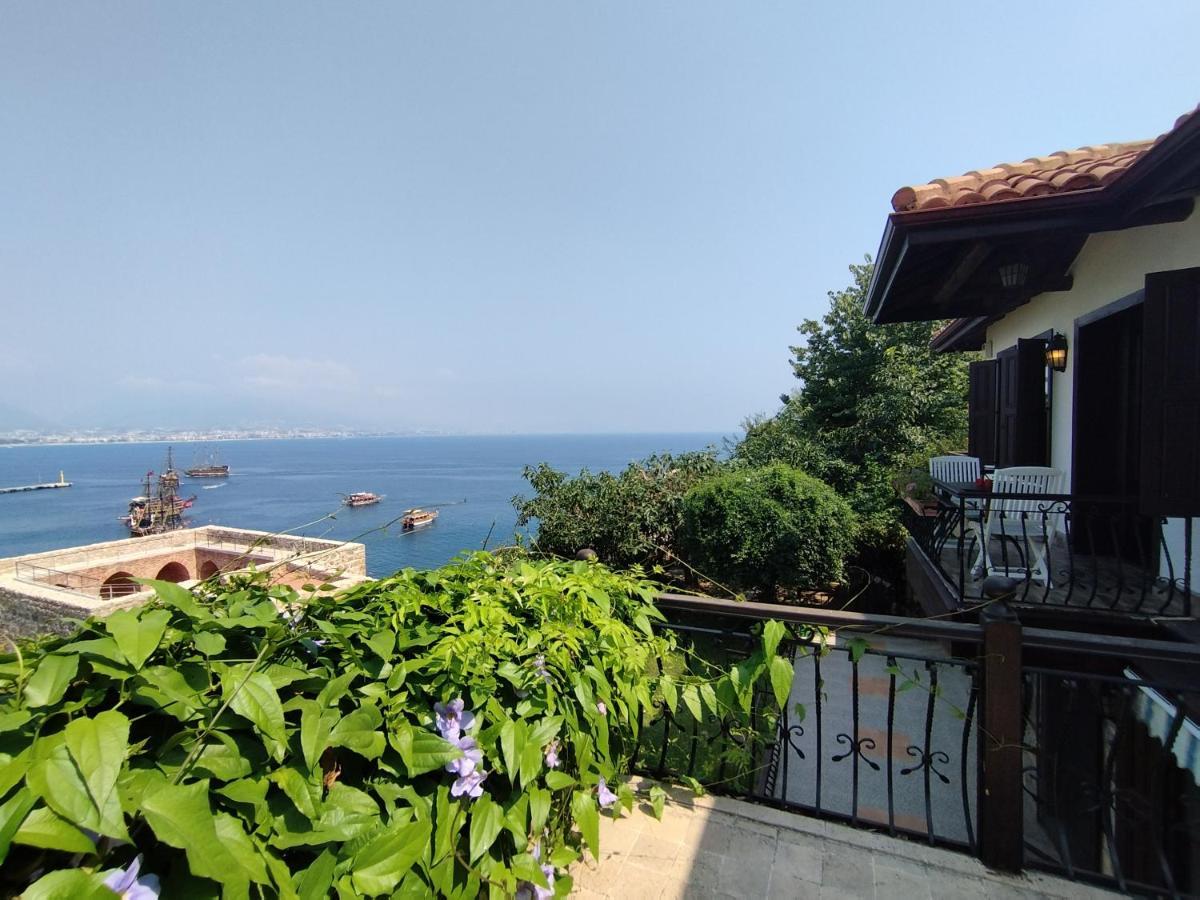 Vilă Escape To History In A Stunning Stone House With Garden And Sea View In The Heart Of Alanya