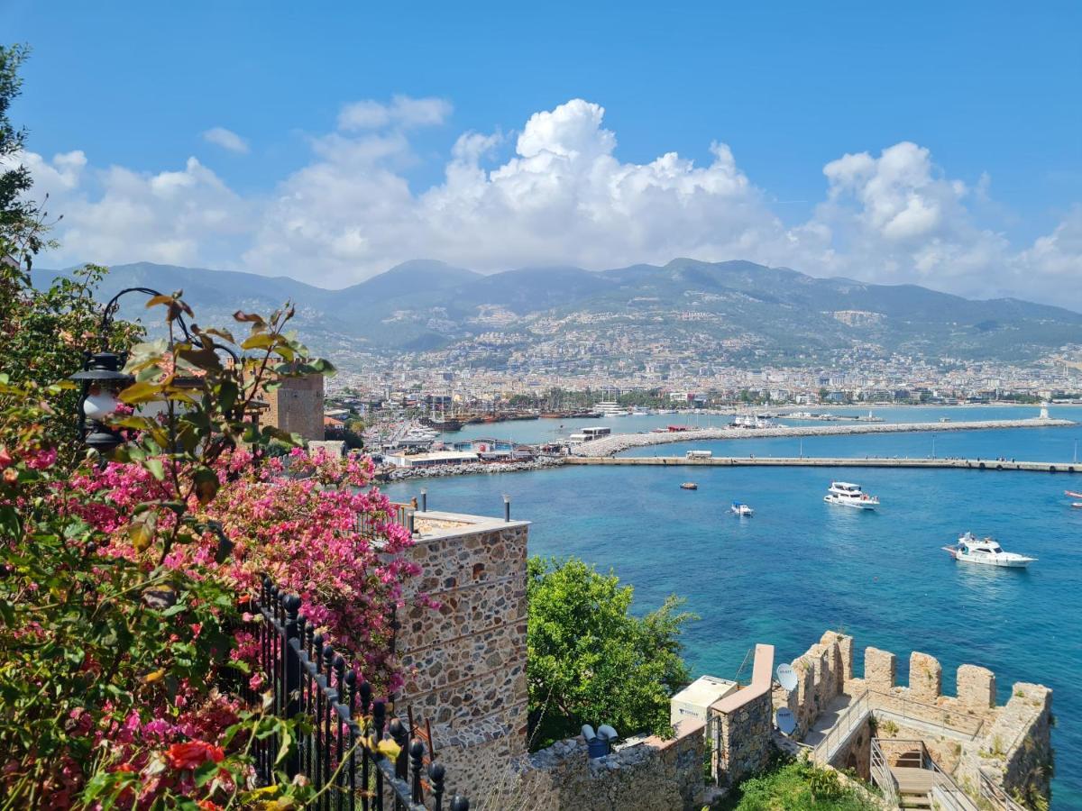 Vilă Escape To History In A Stunning Stone House With Garden And Sea View In The Heart Of