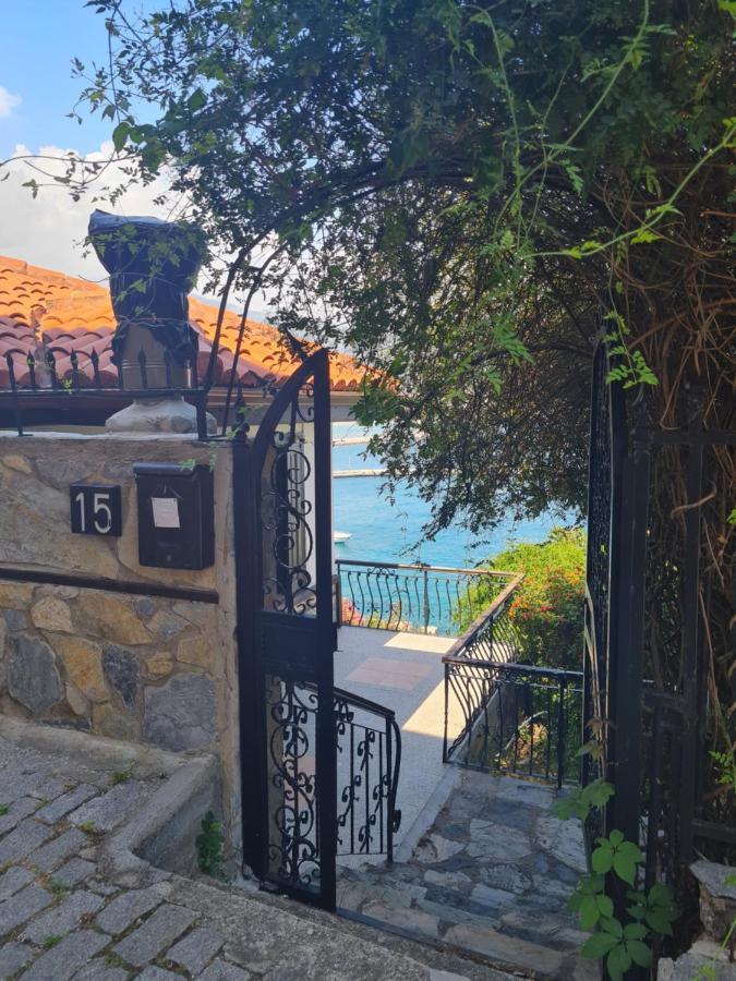 Escape To History In A Stunning Stone House With Garden And Sea View In The Heart Of Vilă *