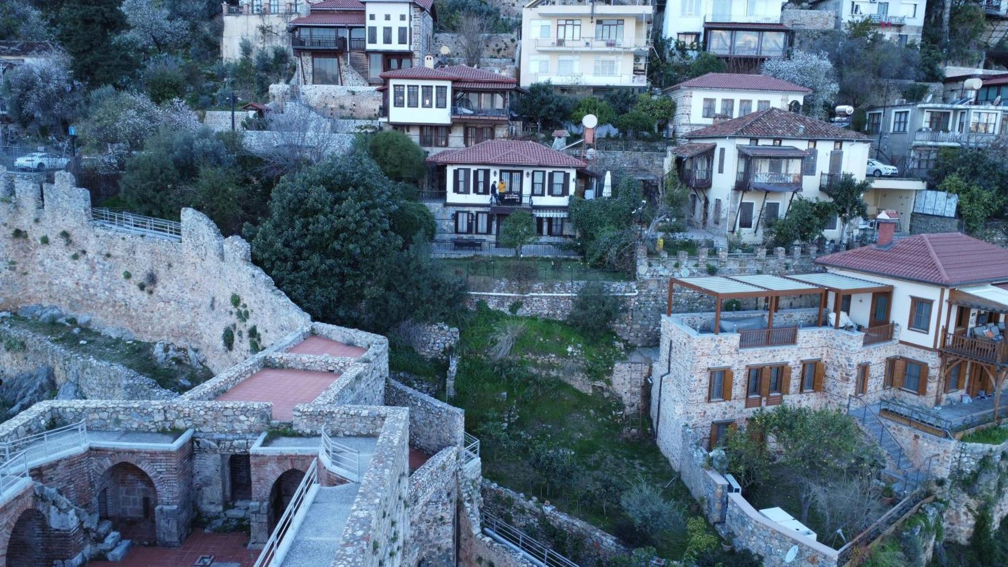 Vilă Escape To History In A Stunning Stone House With Garden And Sea View In The Heart Of Alanya