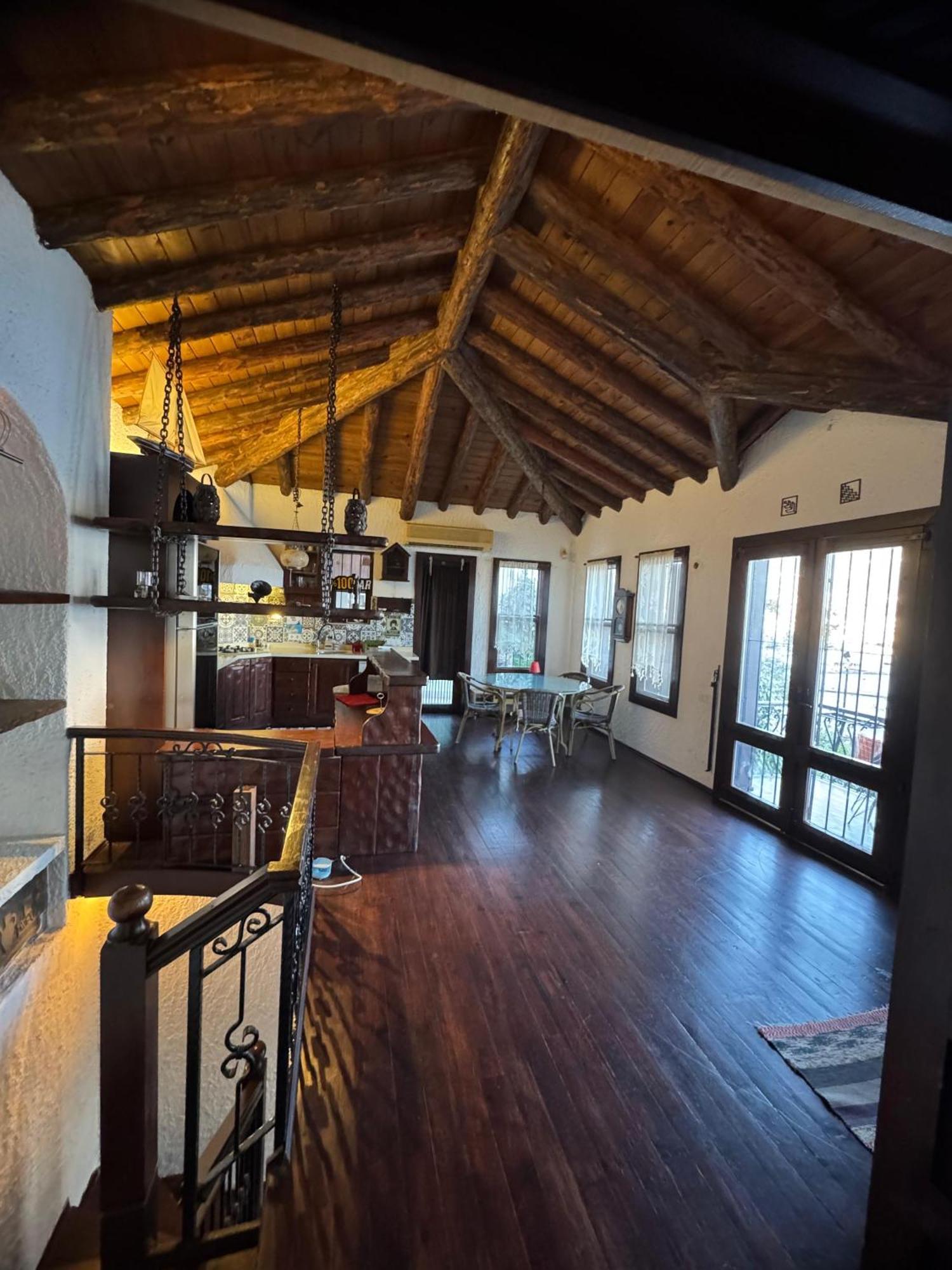 Vilă Escape To History In A Stunning Stone House With Garden And Sea View In The Heart Of